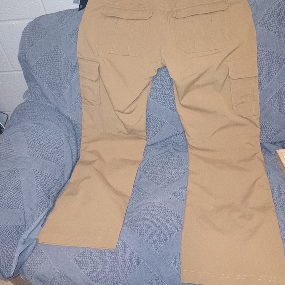 I under armor storm water resistant khakis, brand new size 12 woman's....NICE! - Picture 4 of 7